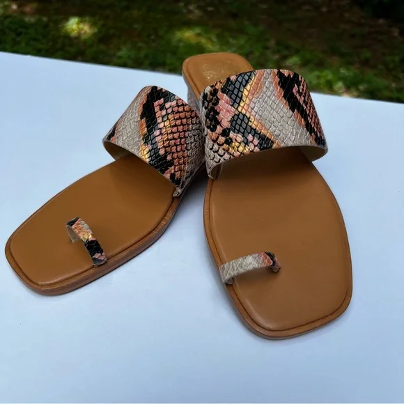 Vince Camuto Yelinda toe loop sandals size 9W/40 - Picture 2 of 9